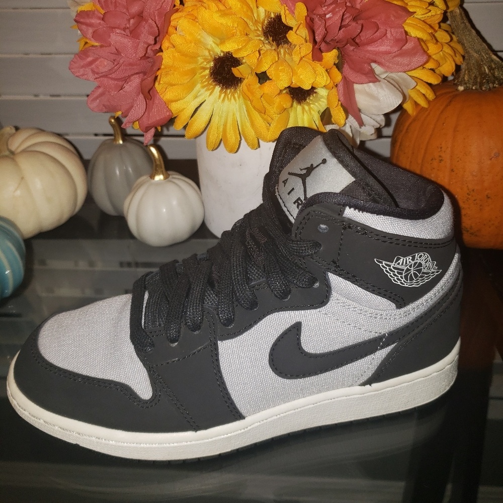 Air Jordan 1 Retro High GS 'Wolf Grey'